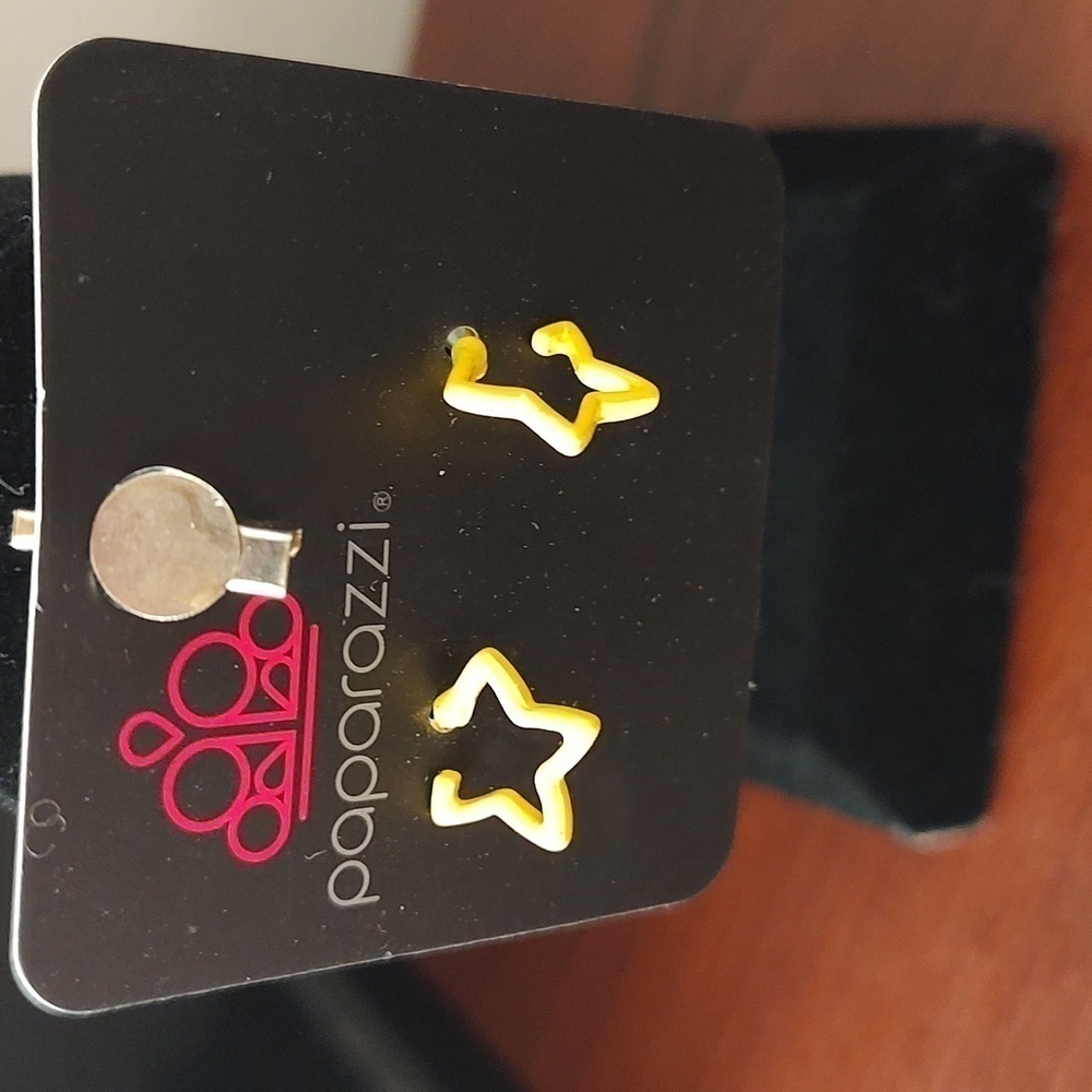PAPARAZZI Yellow Star Cutout Post Earrings